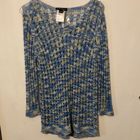 TRIBAL top - Picture 1 of 5